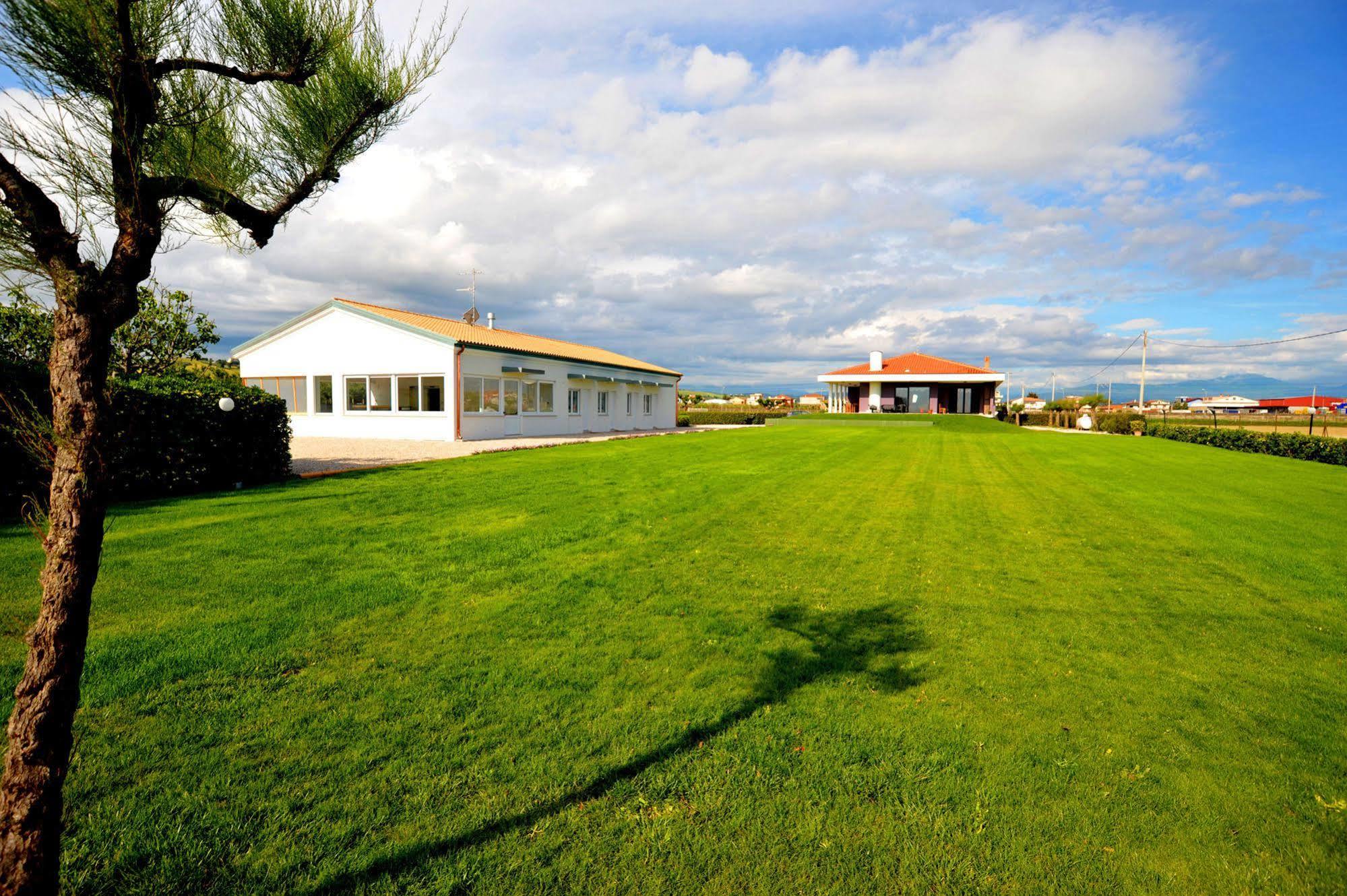 ג'וליאנובה Agriturismo Frontemare מראה חיצוני תמונה